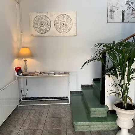 El Patio De La Luna 2*